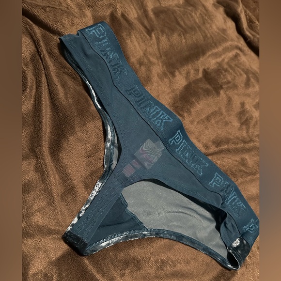 Velour Set - Picture 4 of 4